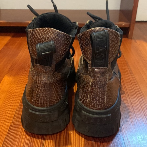 Brown snakeskin hiking boots - Picture 2 of 6